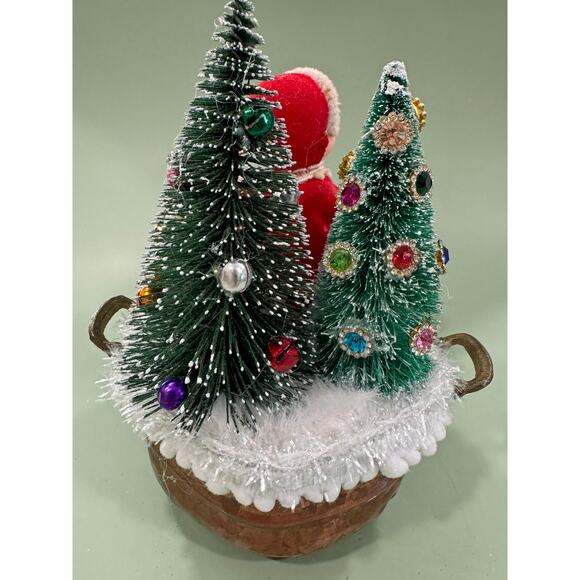 Price Reduced Vintage Mrs. Claus Assemblage in a Tin Pot - Picture 5 of 8